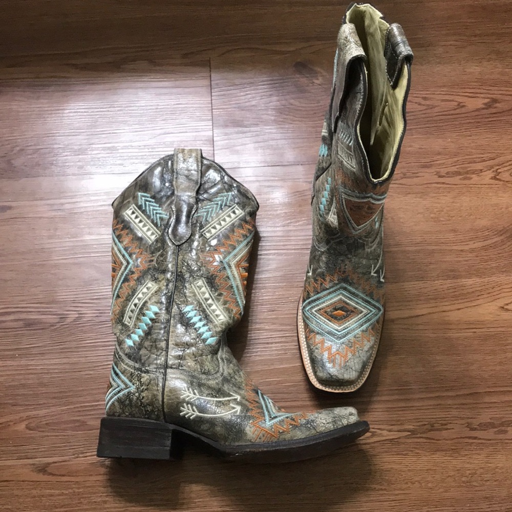 Corral Cowboy boots!